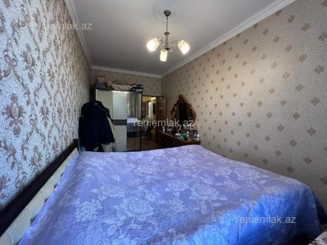 Satılır 2 otaqlı köhnə tikili 65 m²