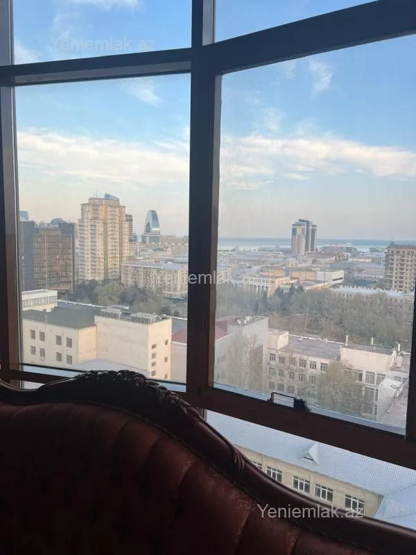 Satılır 4 otaqlı yeni tikili 220 m²