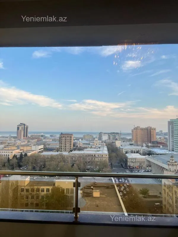 Satılır 4 otaqlı yeni tikili 220 m²