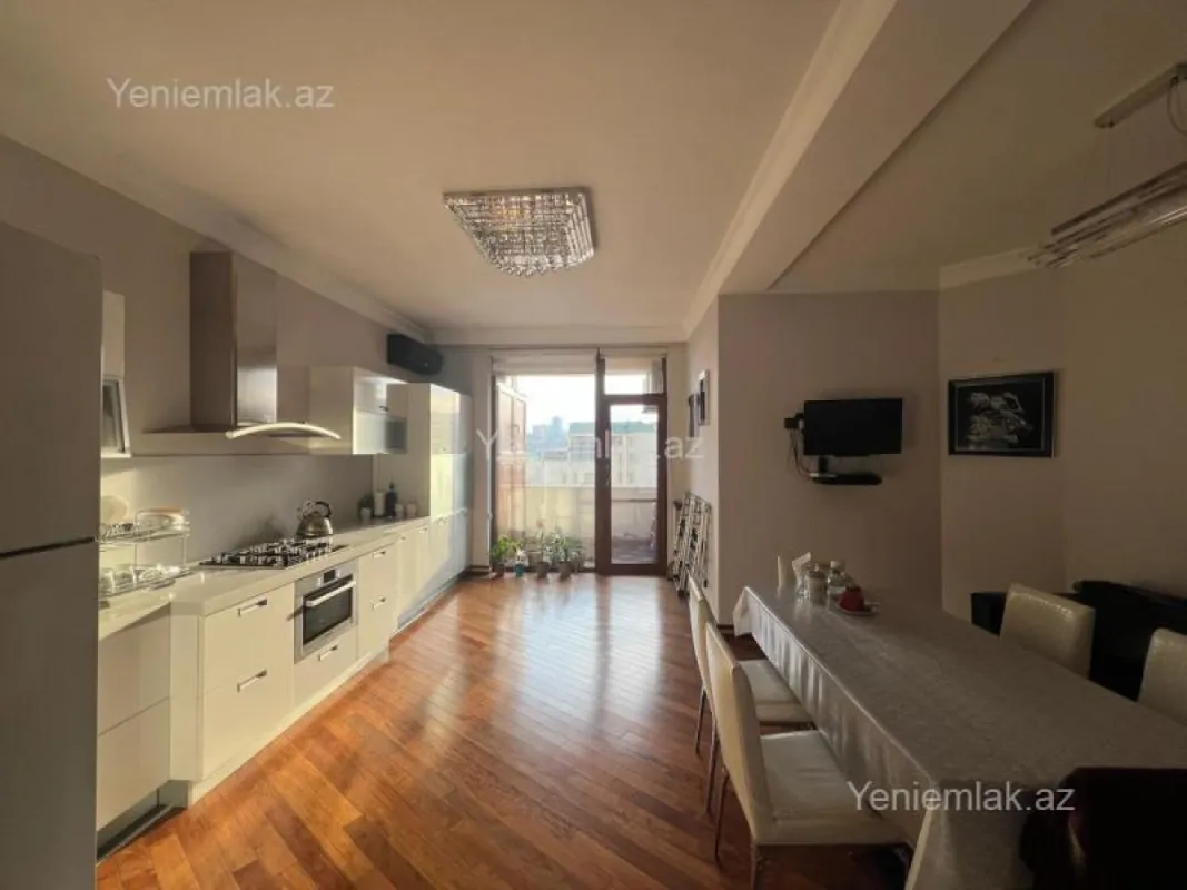 Satılır 4 otaqlı yeni tikili 220 m²