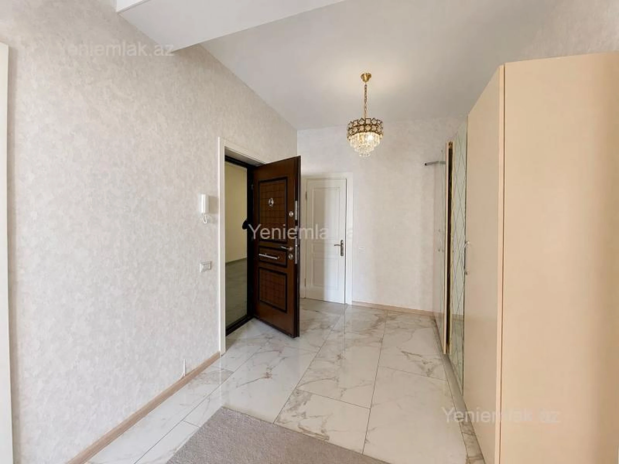 Satılır 4 otaqlı yeni tikili 160 m²