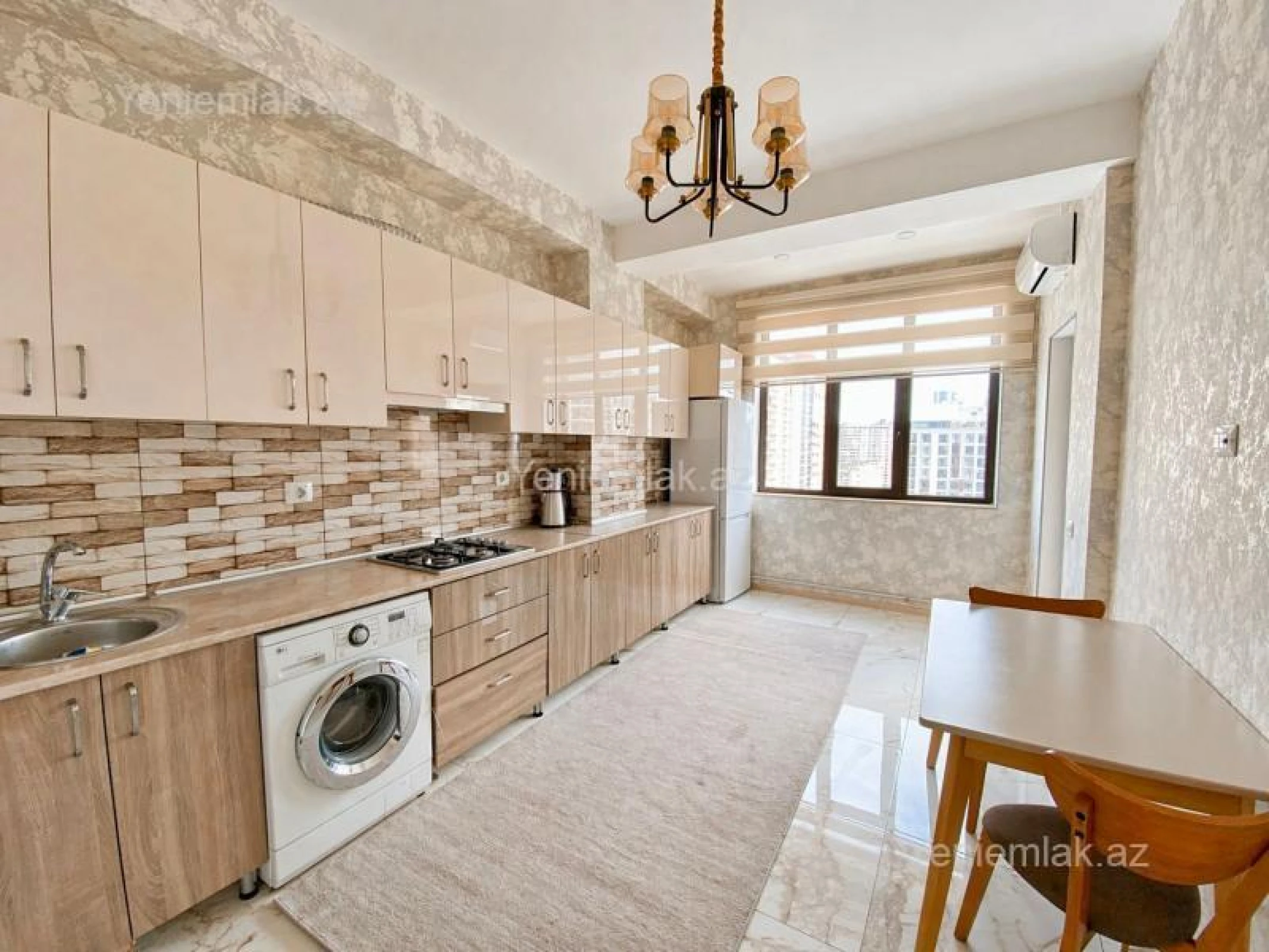 Satılır 4 otaqlı yeni tikili 160 m²