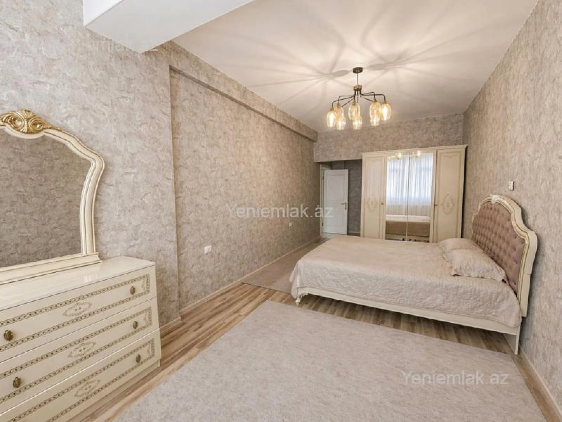 Satılır 4 otaqlı yeni tikili 160 m²