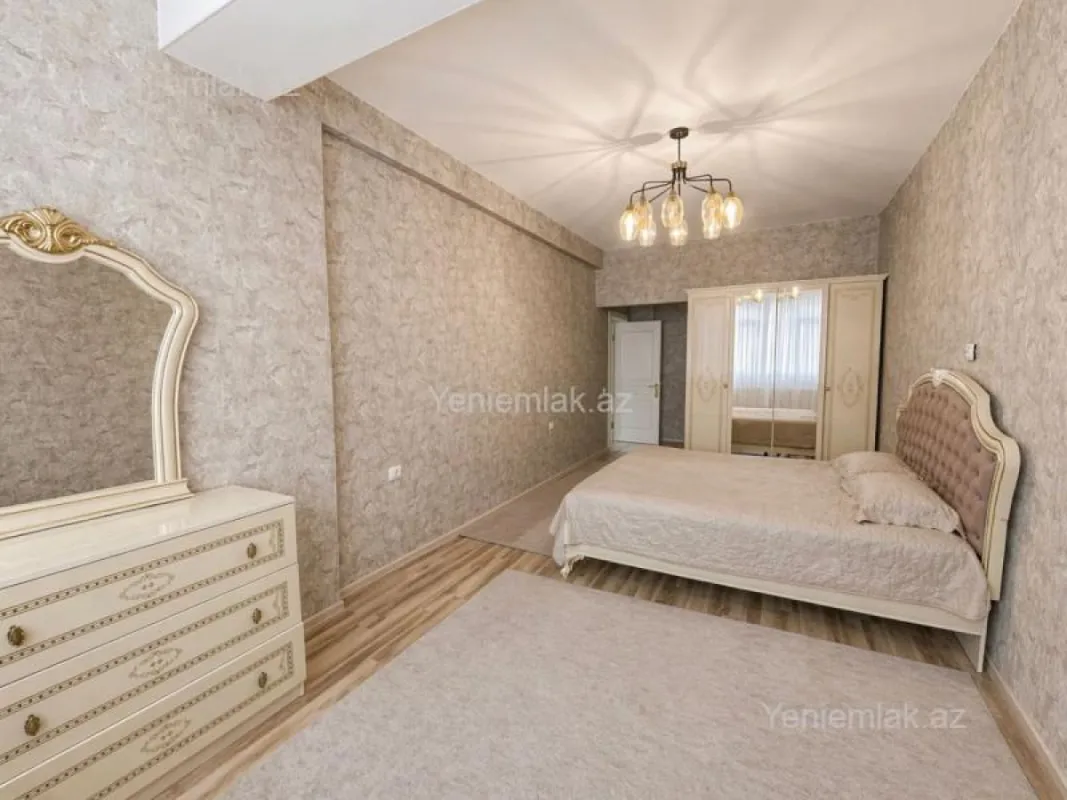 Satılır 4 otaqlı yeni tikili 160 m²