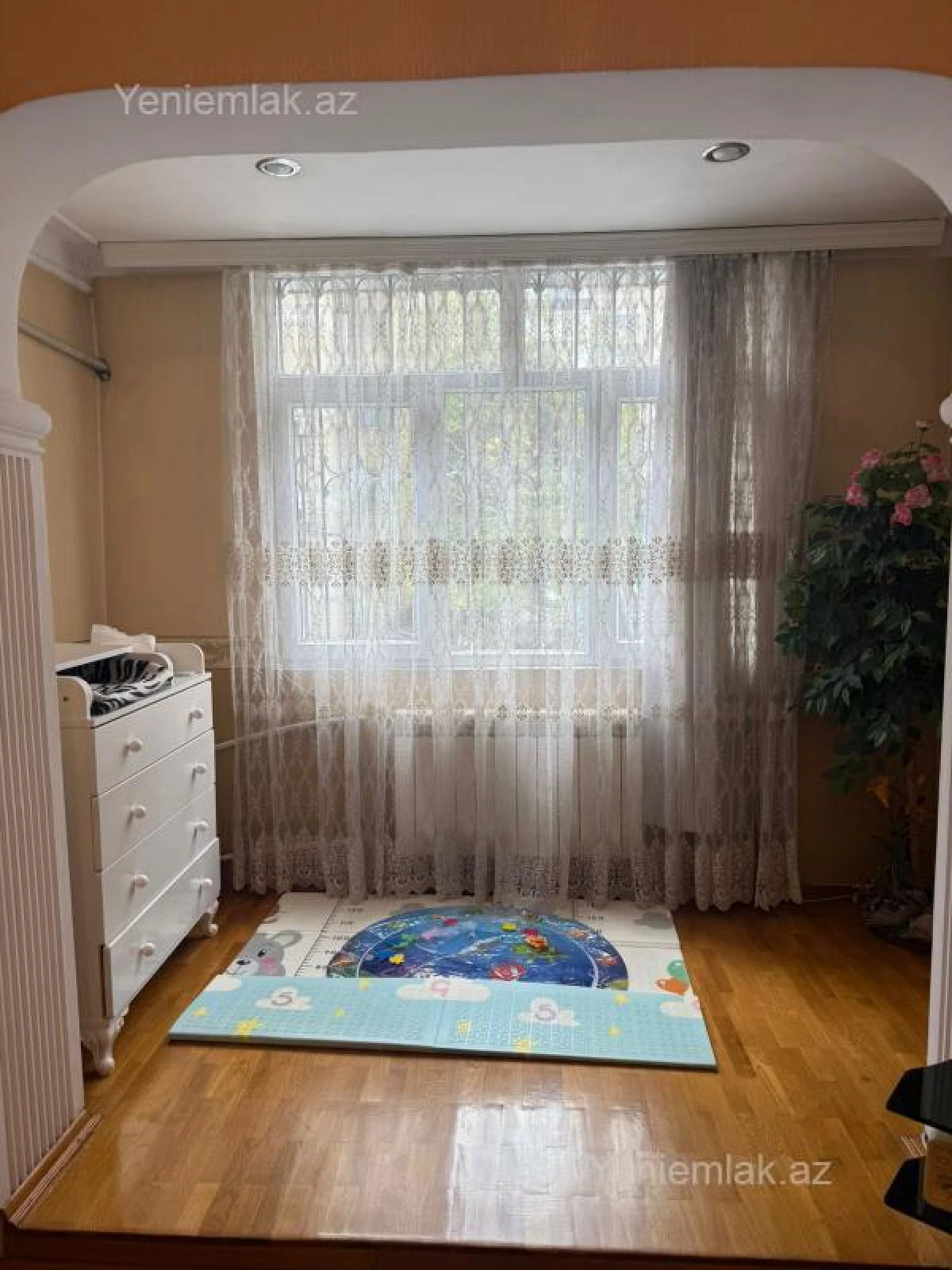 Satılır 4 otaqlı köhnə tikili 110 m²