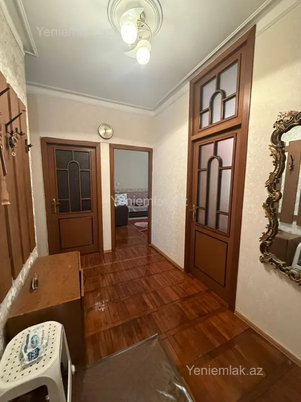 Satılır 4 otaqlı köhnə tikili 110 m²