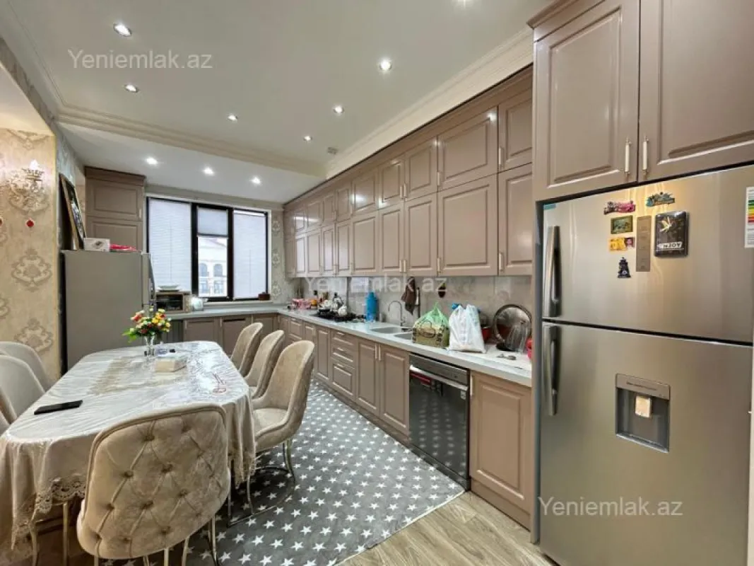 Satılır 3 otaqlı yeni tikili 142 m²