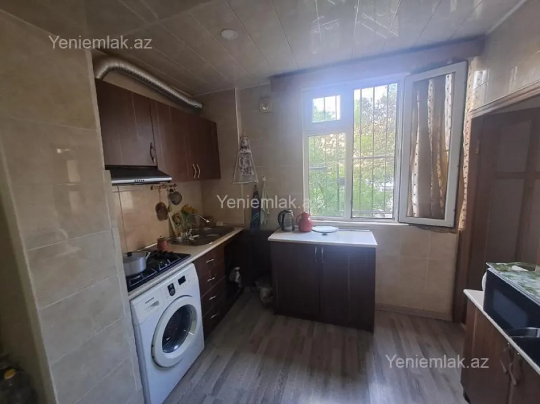 Satılır 3 otaqlı köhnə tikili 80 m²