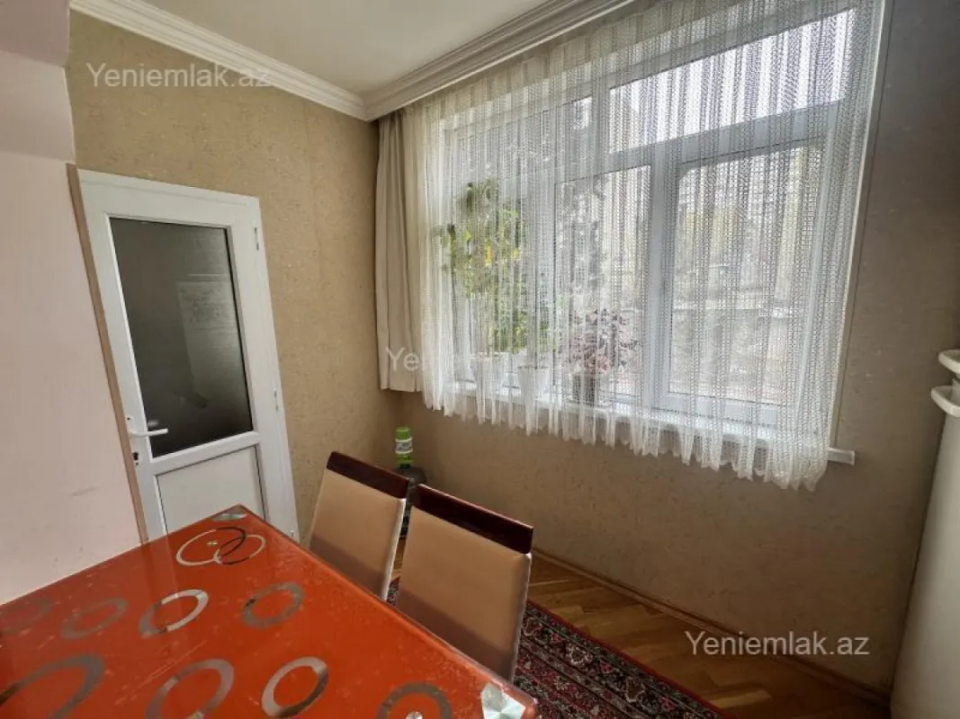 Satılır 3 otaqlı köhnə tikili 70 m²