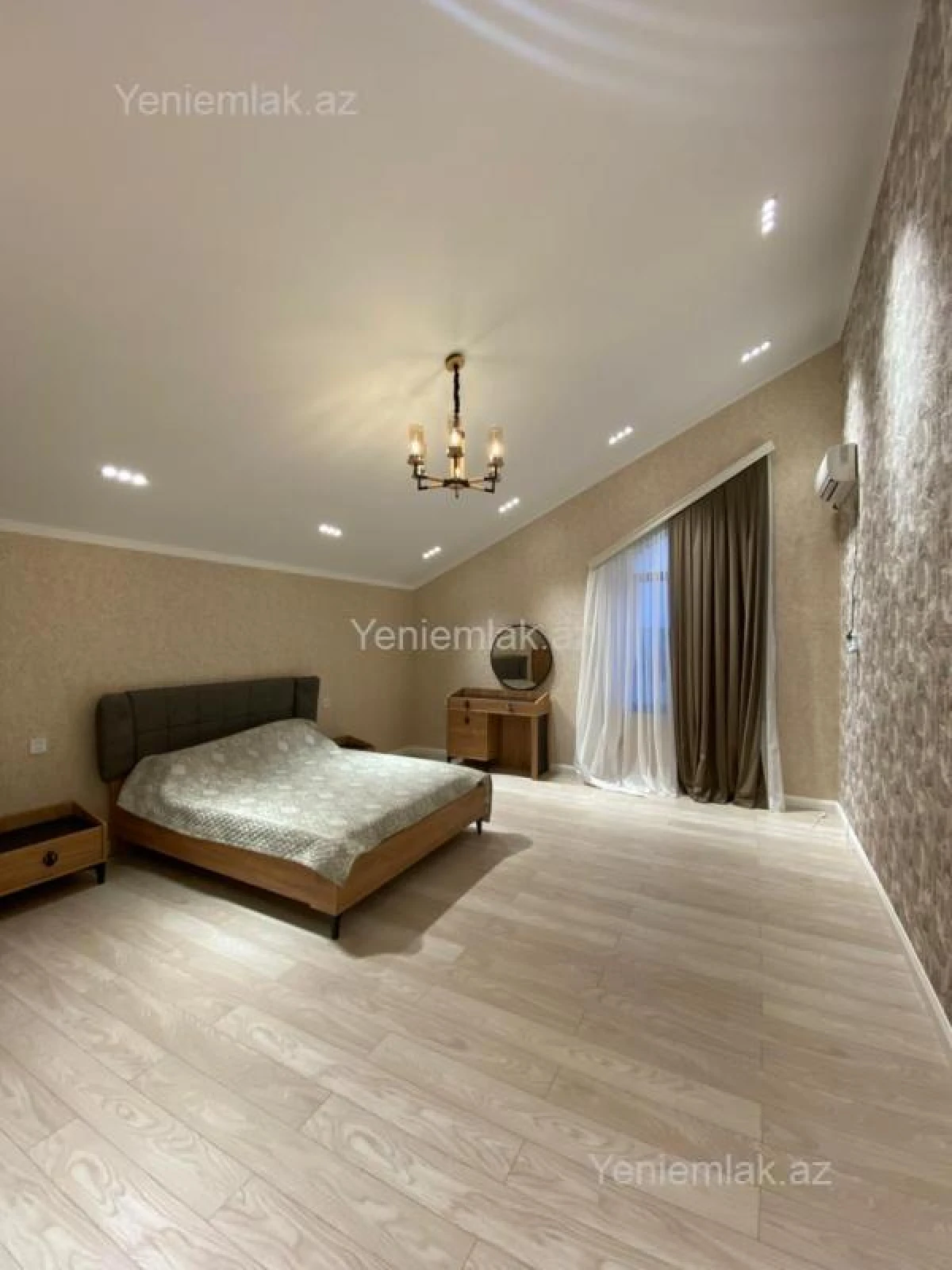 Satılır 6 otaqlı həyət evi 350 m²