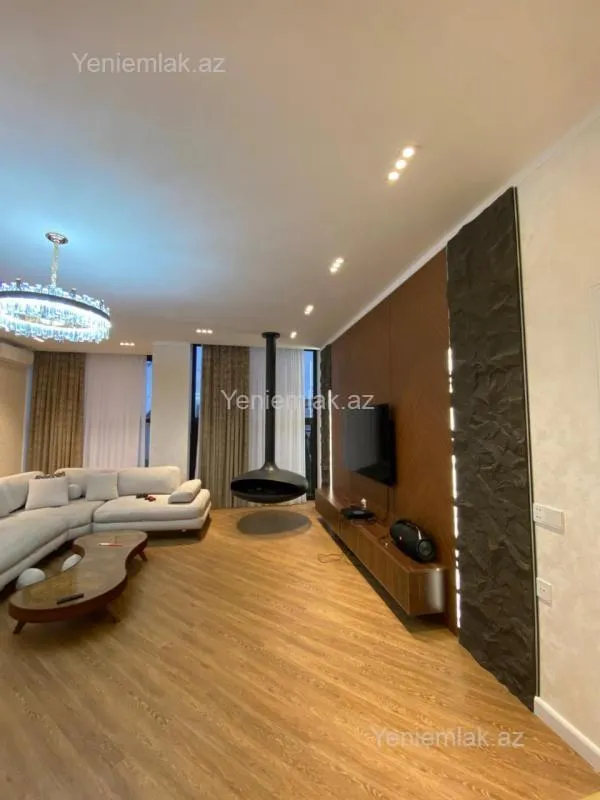Satılır 6 otaqlı həyət evi 350 m²