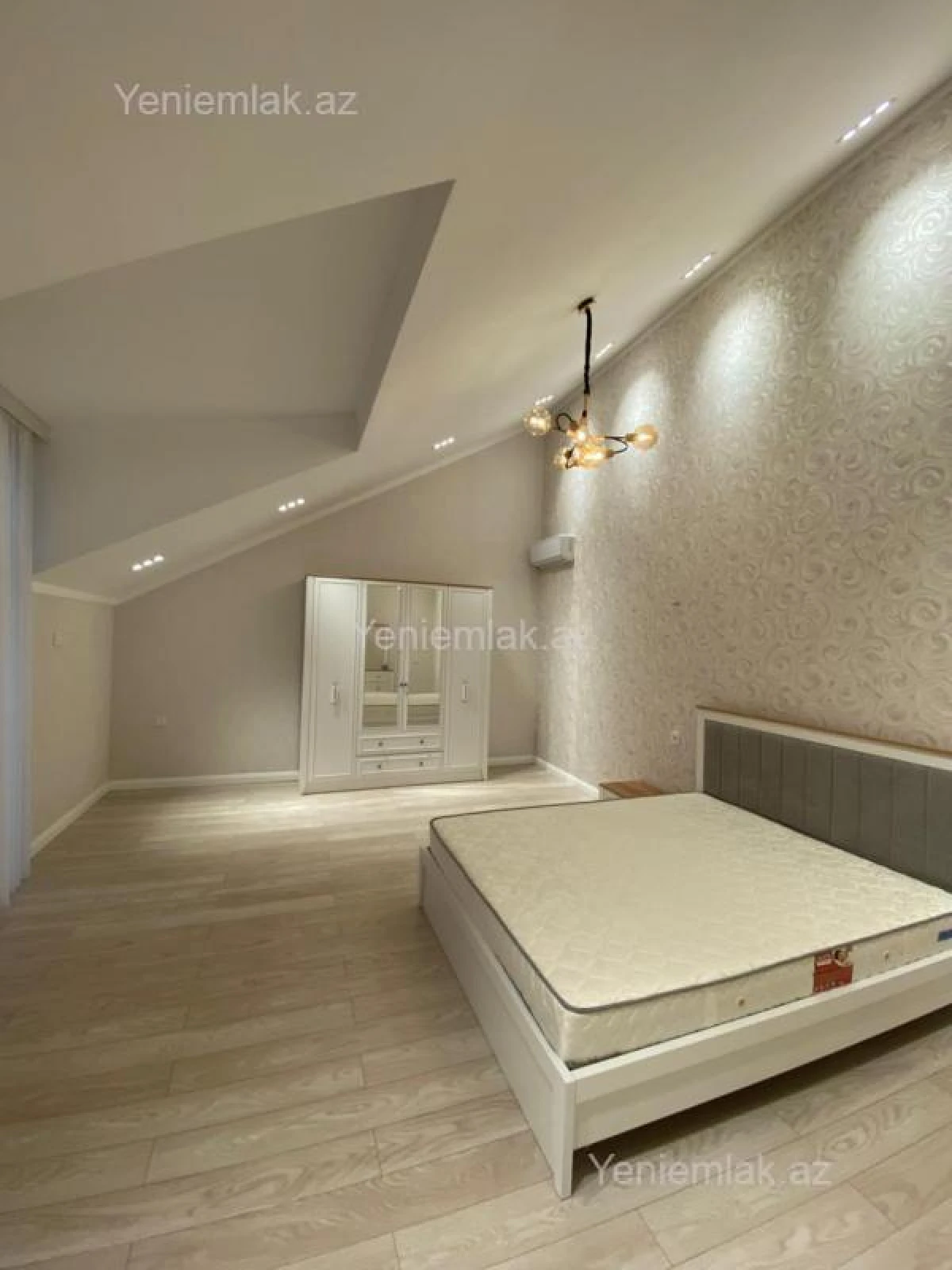 Satılır 6 otaqlı həyət evi 350 m²