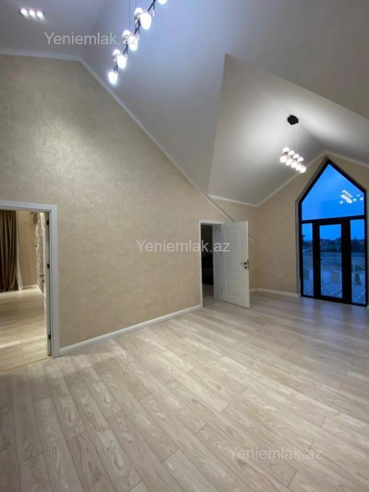 Satılır 6 otaqlı həyət evi 350 m²