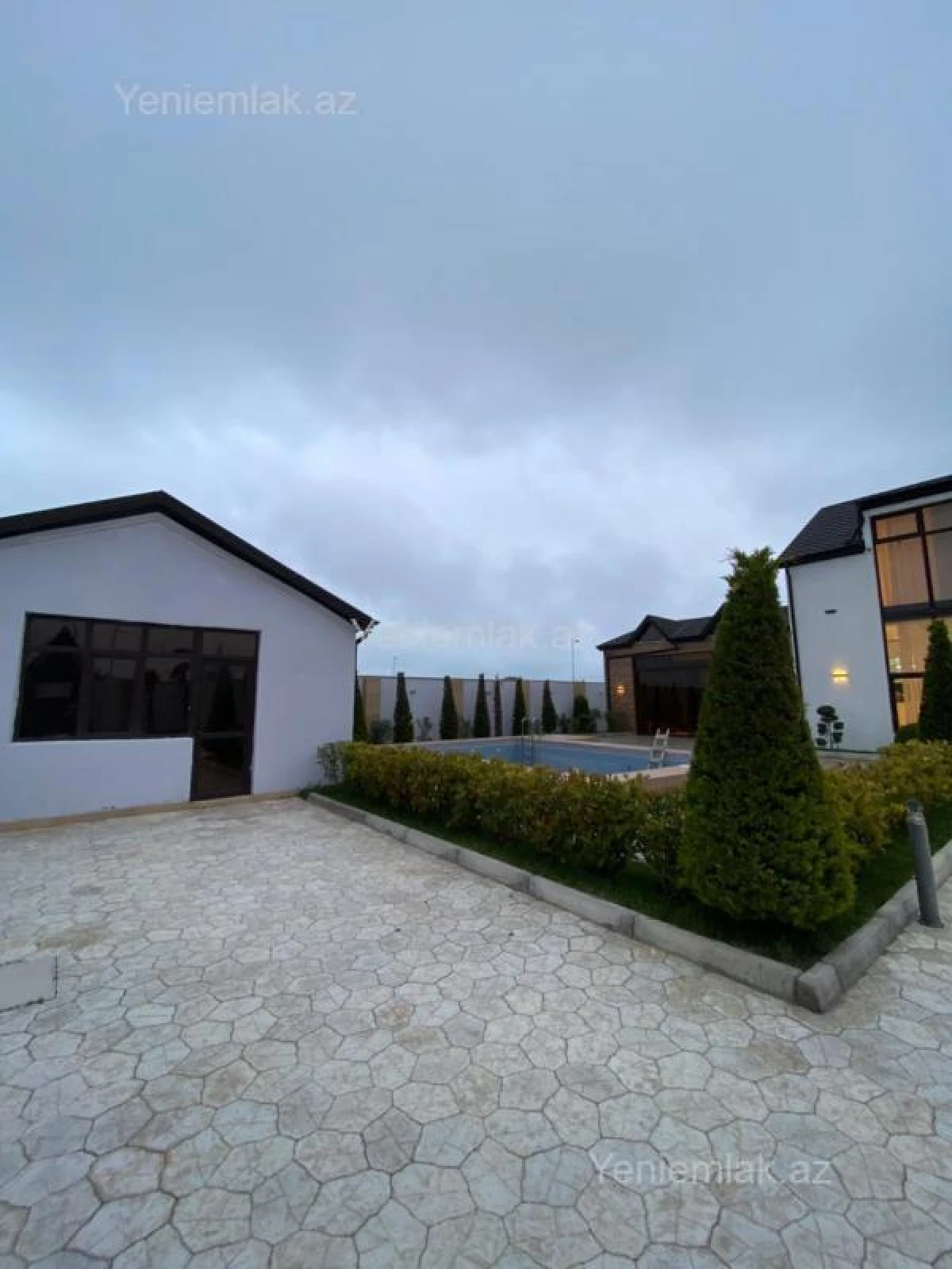 Satılır 6 otaqlı həyət evi 350 m²