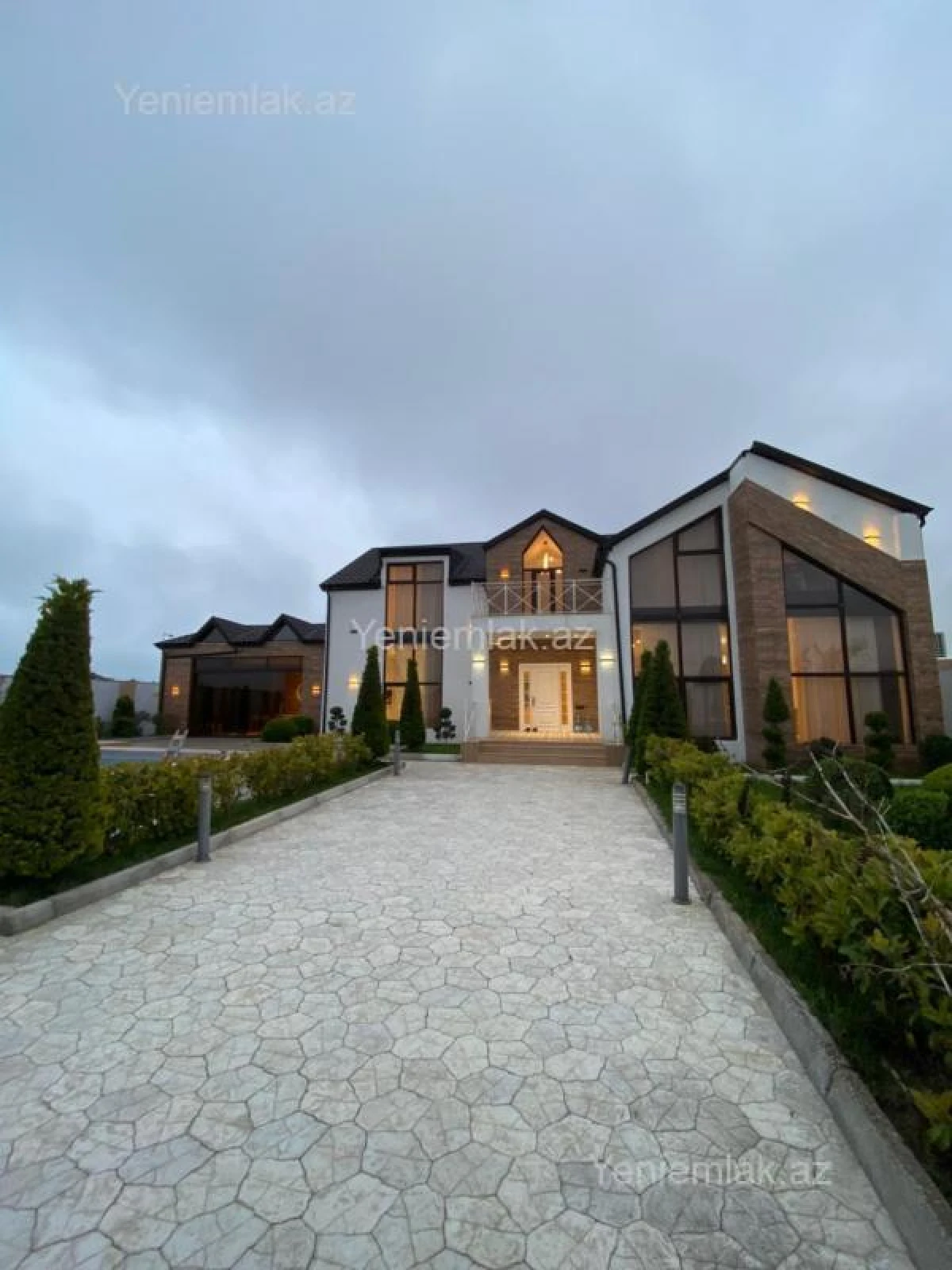 Satılır 6 otaqlı həyət evi 350 m²