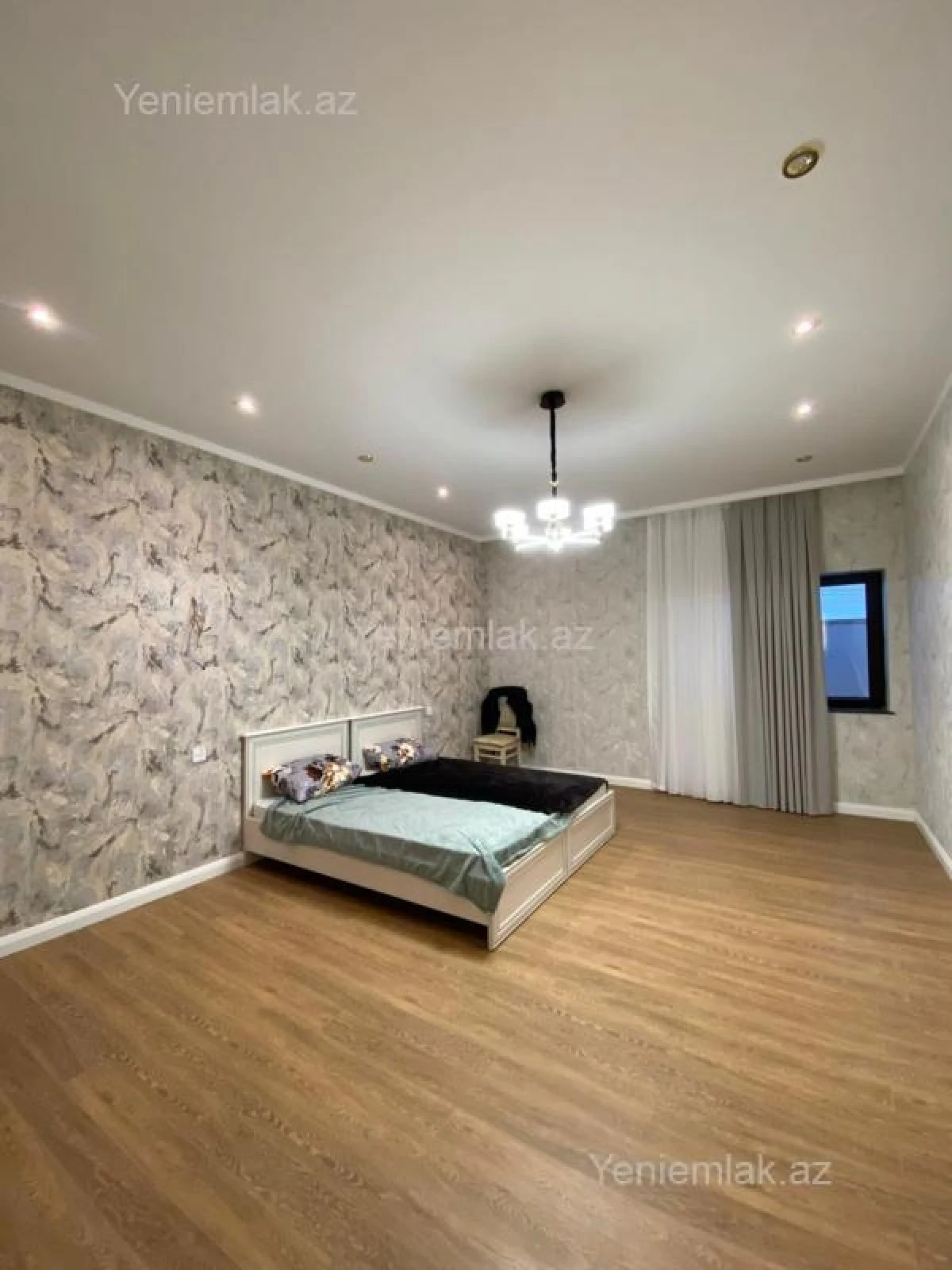 Satılır 6 otaqlı həyət evi 350 m²