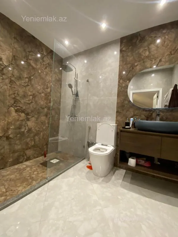 Satılır 6 otaqlı həyət evi 350 m²