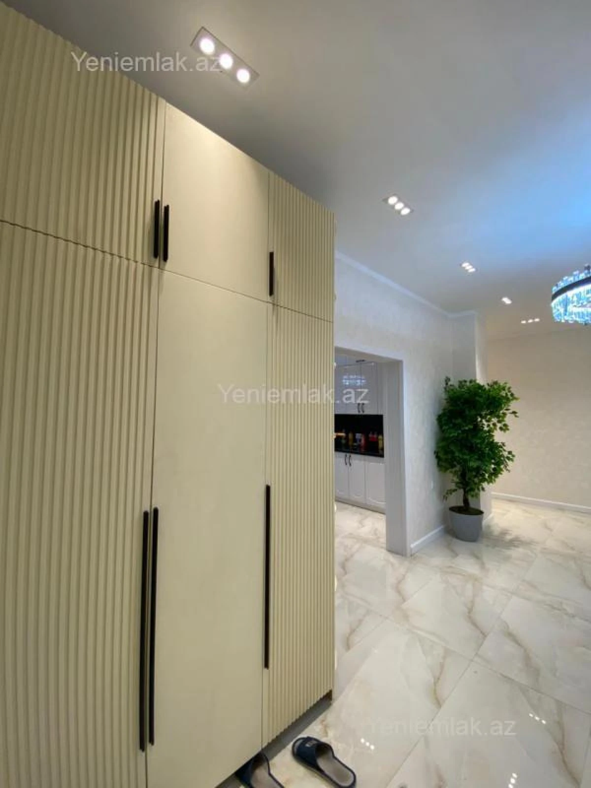 Satılır 6 otaqlı həyət evi 350 m²