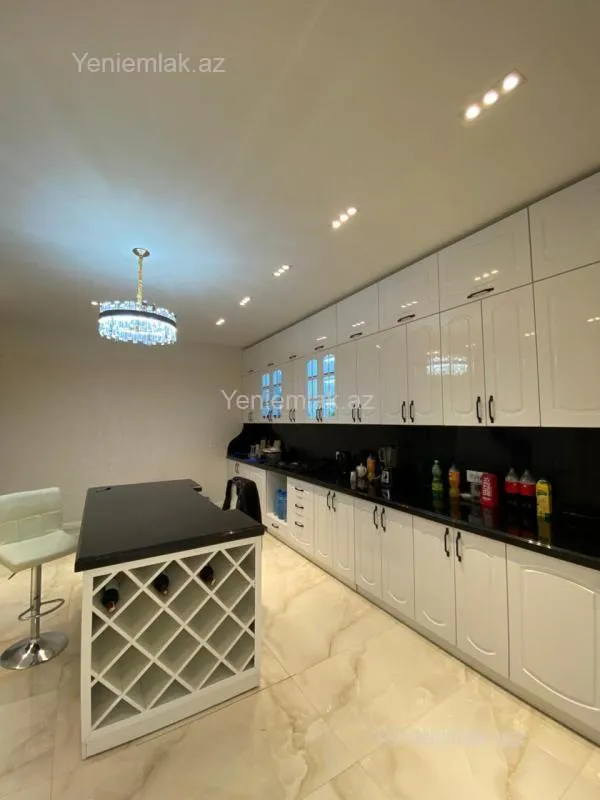 Satılır 6 otaqlı həyət evi 350 m²