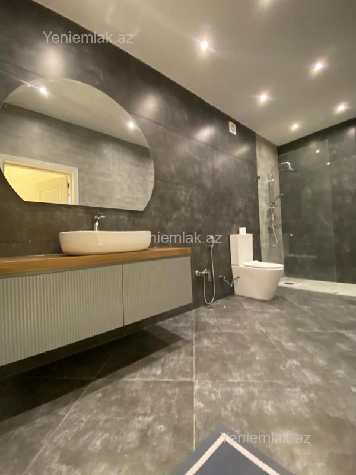 Satılır 6 otaqlı həyət evi 350 m²