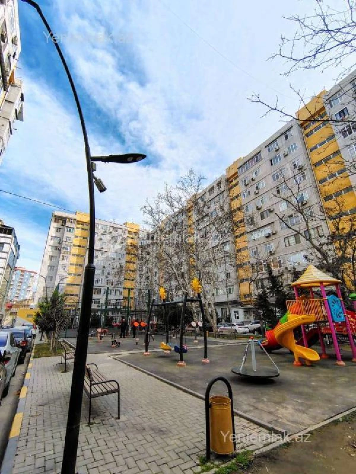 Satılır 2 otaqlı köhnə tikili 73 m²