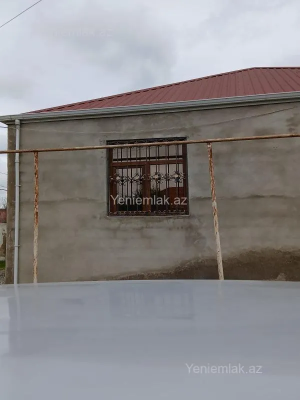 Satılır 3 otaqlı həyət evi 200 m²