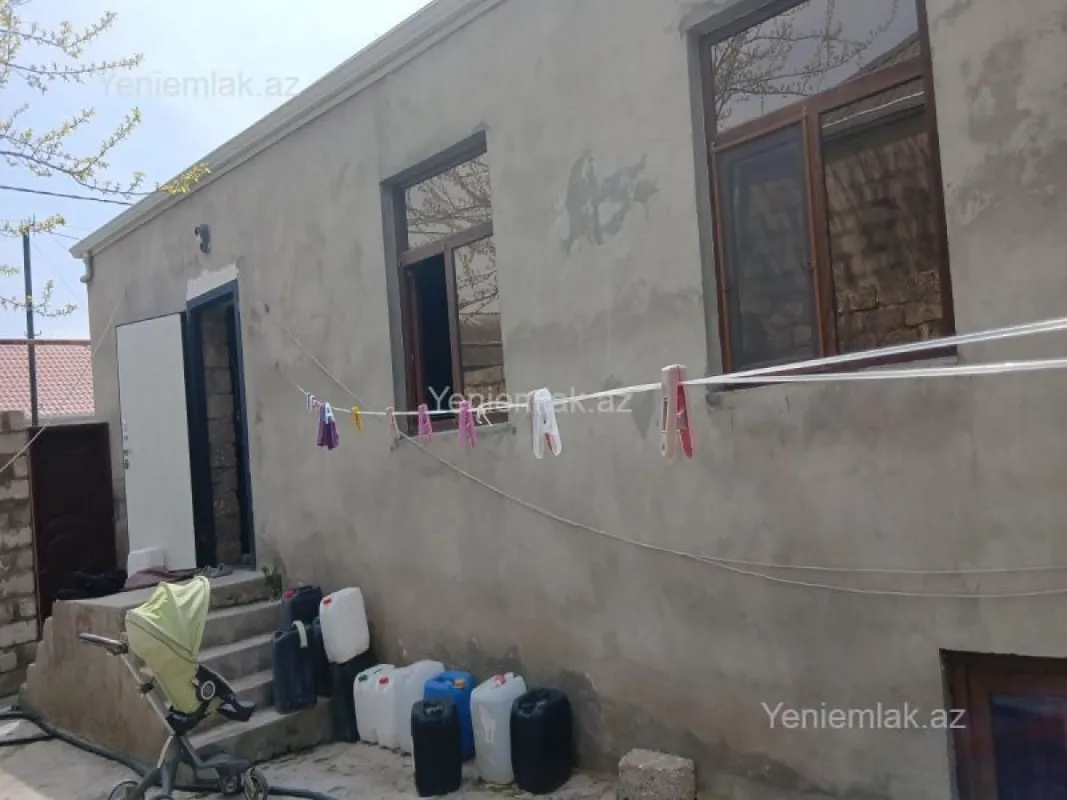Satılır 3 otaqlı həyət evi 200 m²