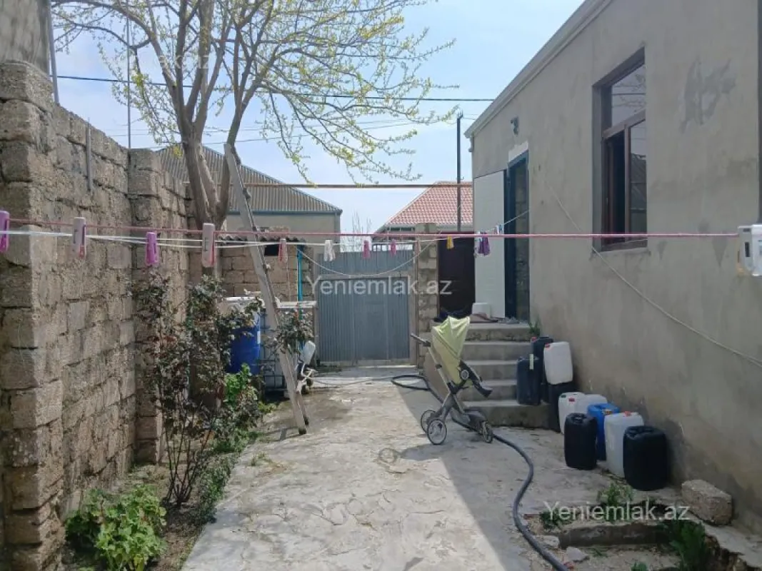 Satılır 3 otaqlı həyət evi 200 m²