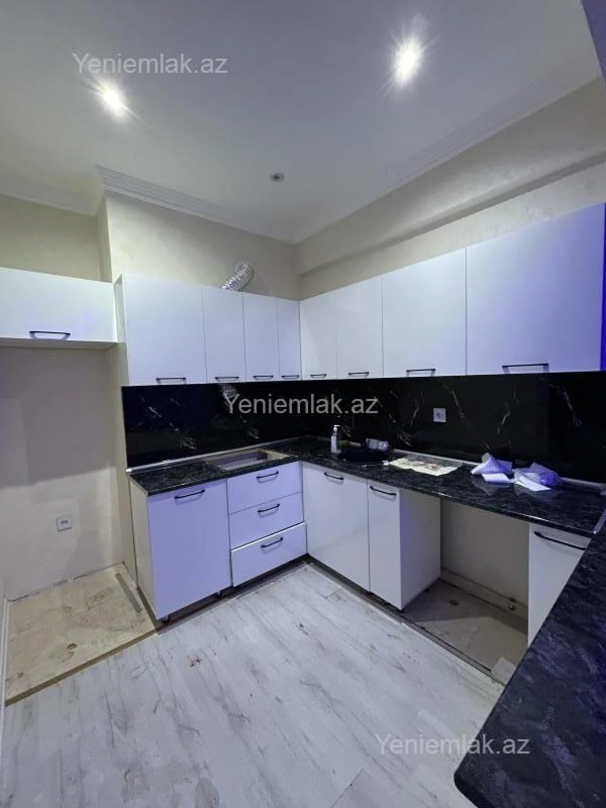 Satılır 3 otaqlı yeni tikili 75 m²