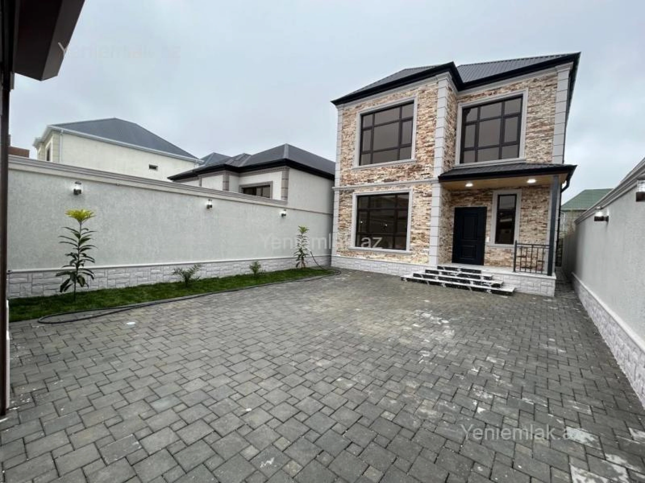 Satılır 4 otaqlı həyət evi 160 m²