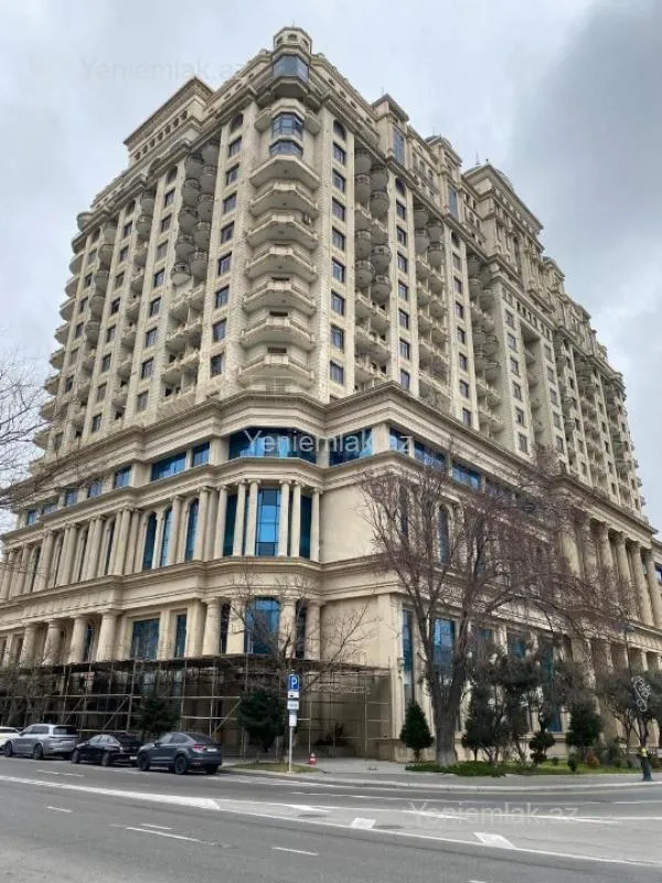 Satılır 5 otaqlı yeni tikili 215 m²