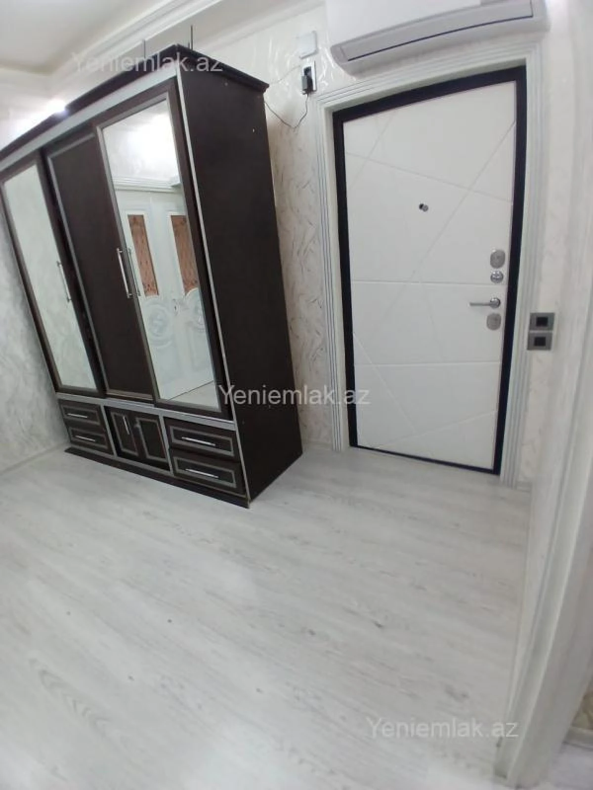 Satılır 4 otaqlı köhnə tikili 85 m²