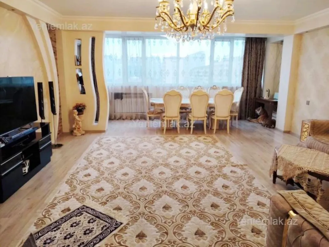Satılır 4 otaqlı köhnə tikili 120 m²