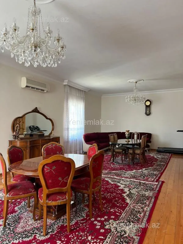 Satılır 7 otaqlı həyət evi 345 m²