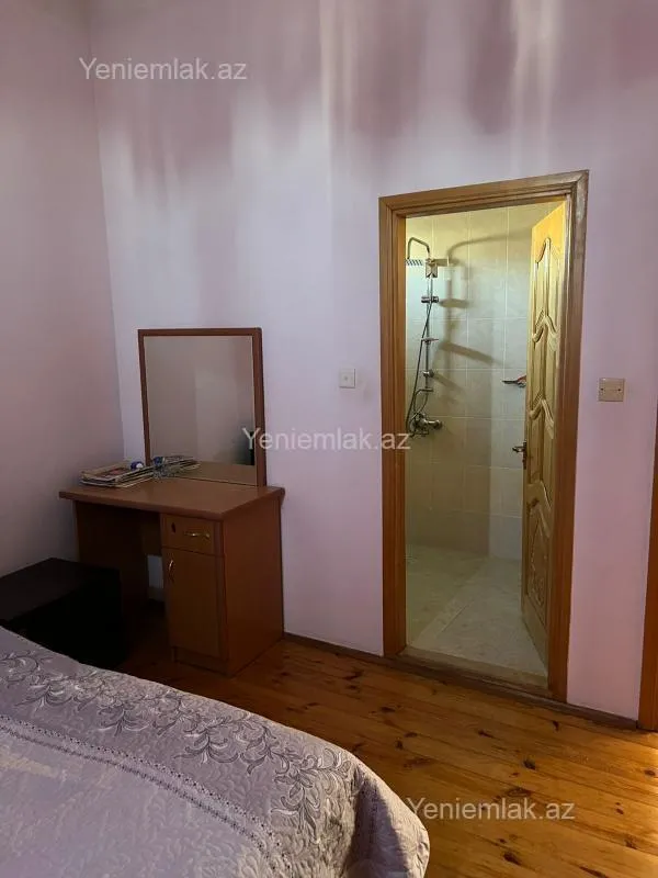 Satılır 7 otaqlı həyət evi 345 m²