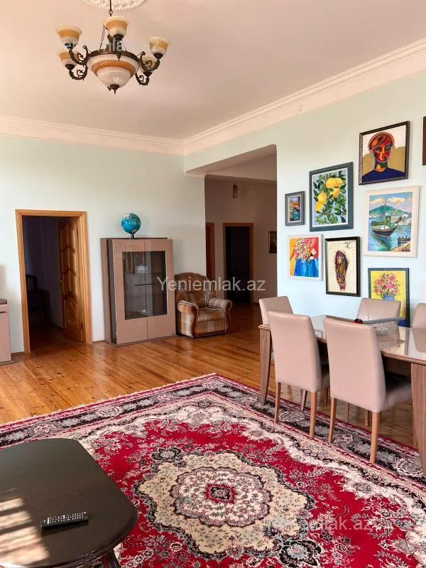 Satılır 7 otaqlı həyət evi 345 m²