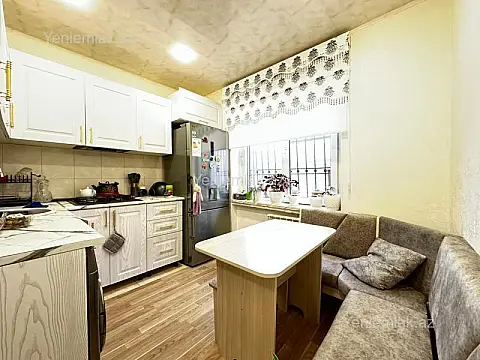 Satılır 2 otaqlı köhnə tikili 65 m²