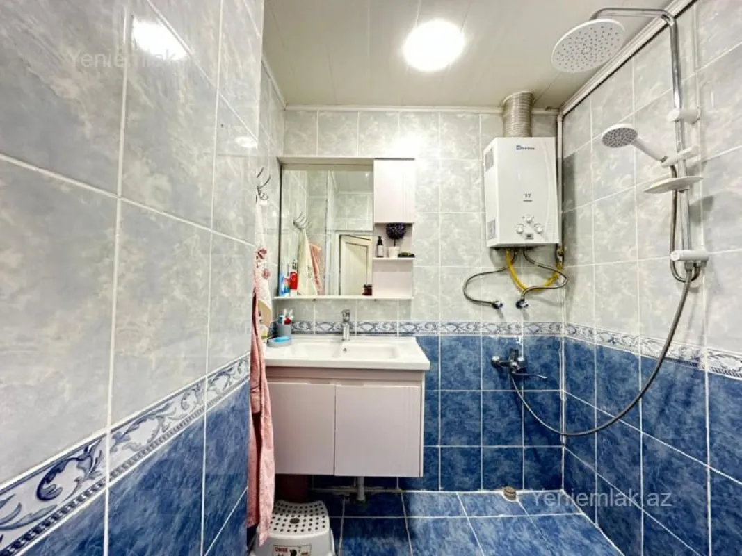 Satılır 2 otaqlı köhnə tikili 65 m²