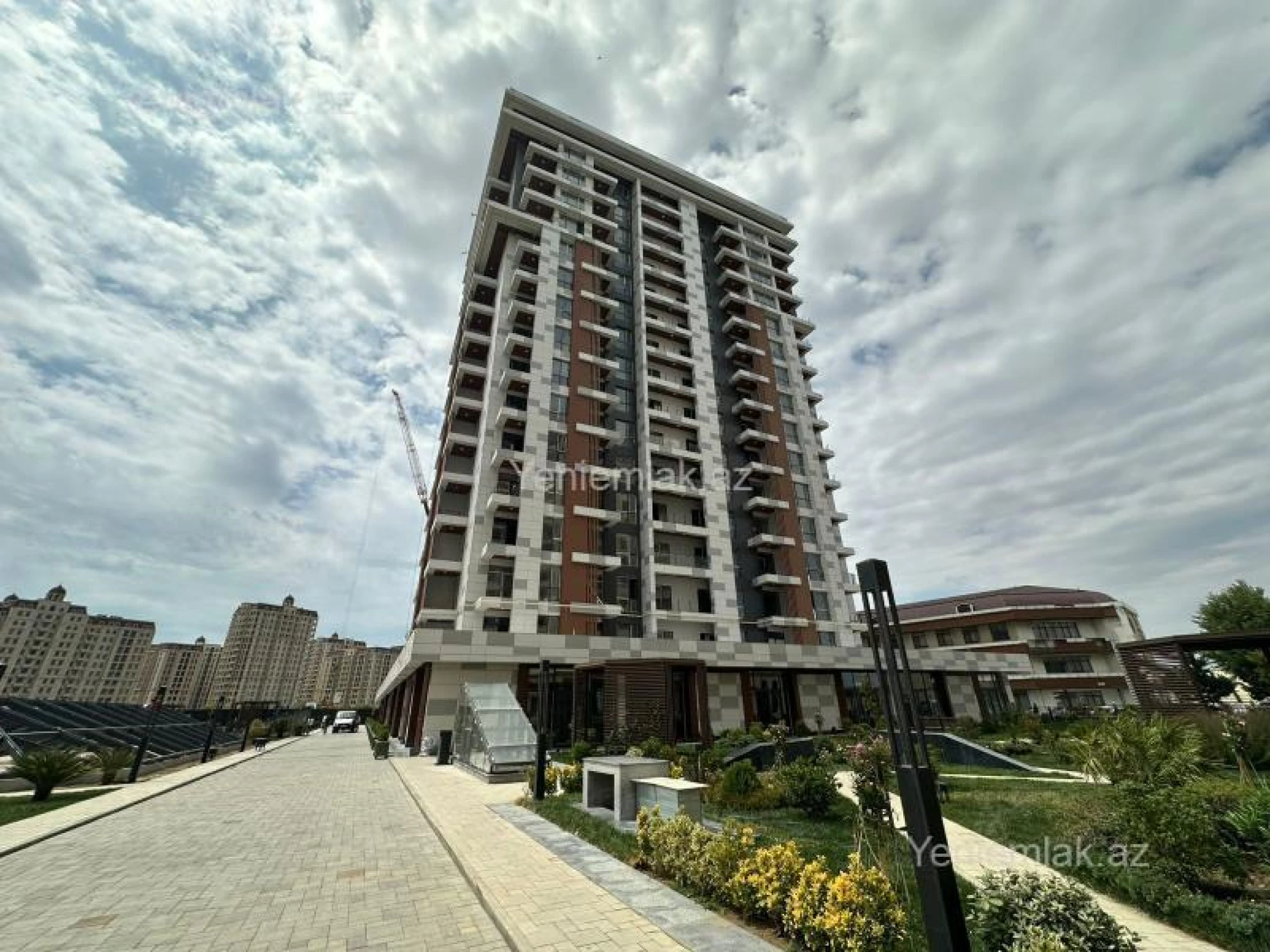 Satılır 3 otaqlı yeni tikili 100 m²