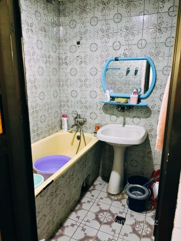 Satılır 3 otaqlı köhnə tikili 68 m²