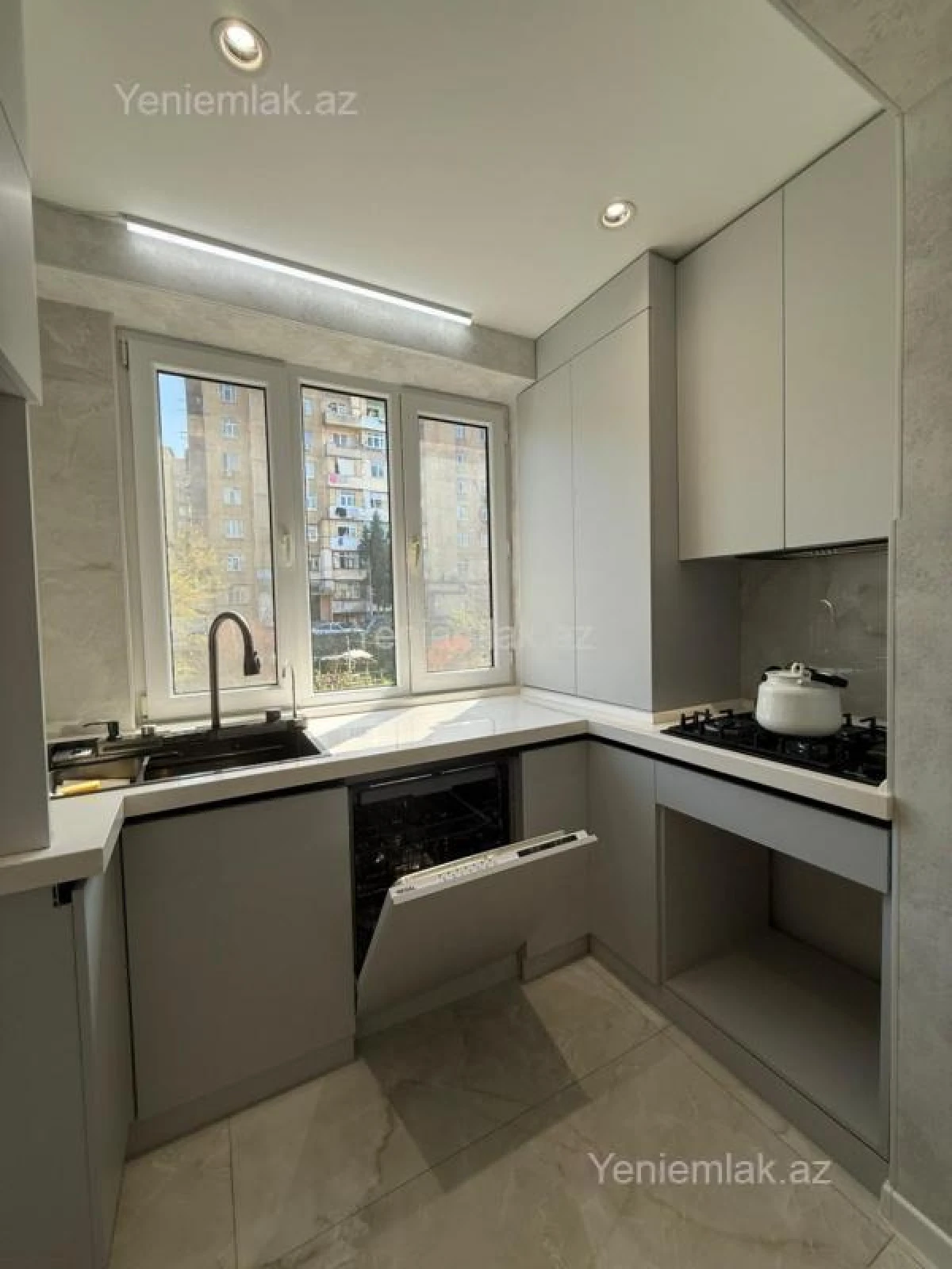 Satılır 4 otaqlı köhnə tikili 80 m²