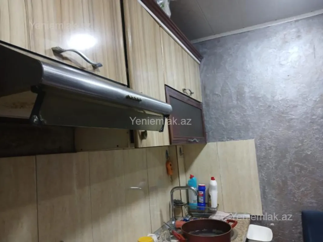 Satılır 5 otaqlı köhnə tikili 100 m²