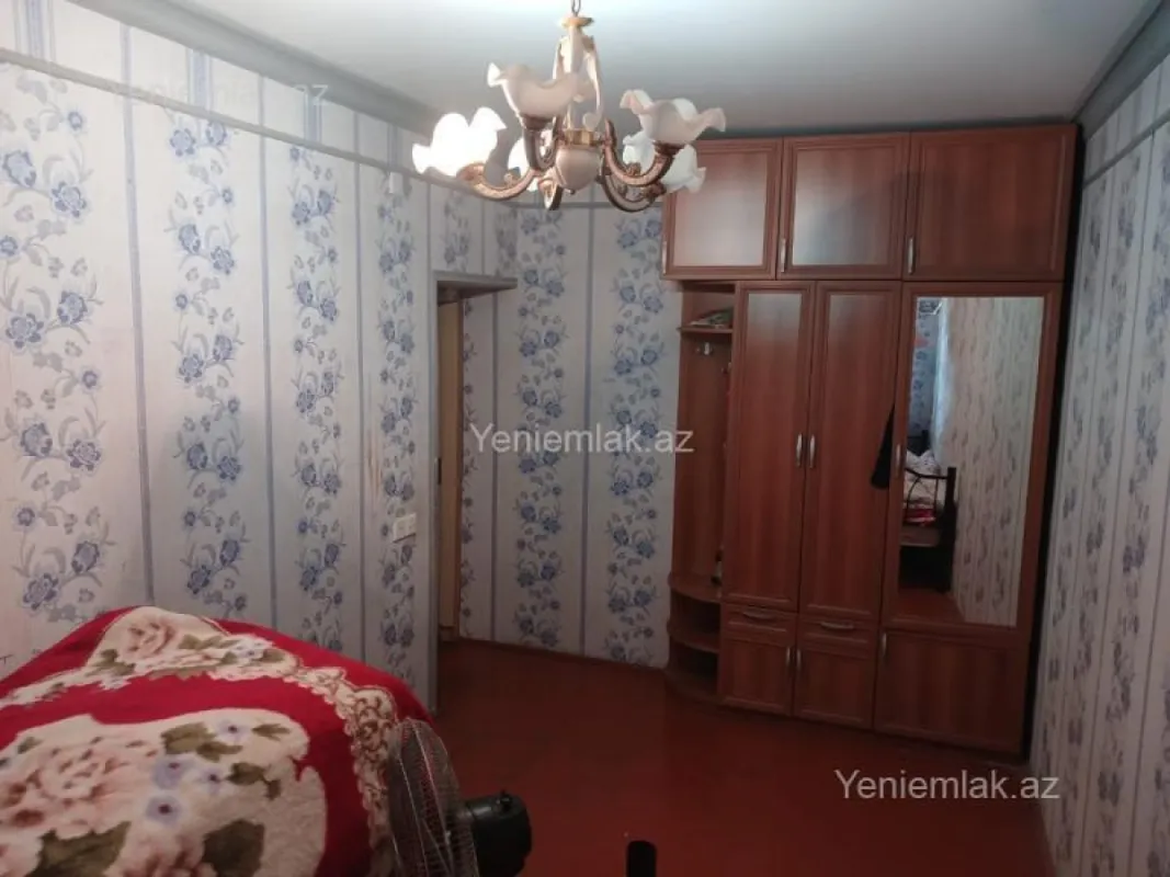 Satılır 5 otaqlı köhnə tikili 100 m²