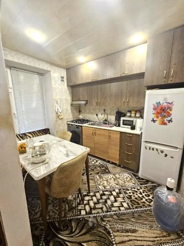 Satılır 3 otaqlı köhnə tikili 90 m²