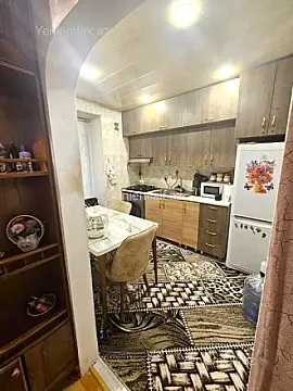 Satılır 3 otaqlı köhnə tikili 90 m²