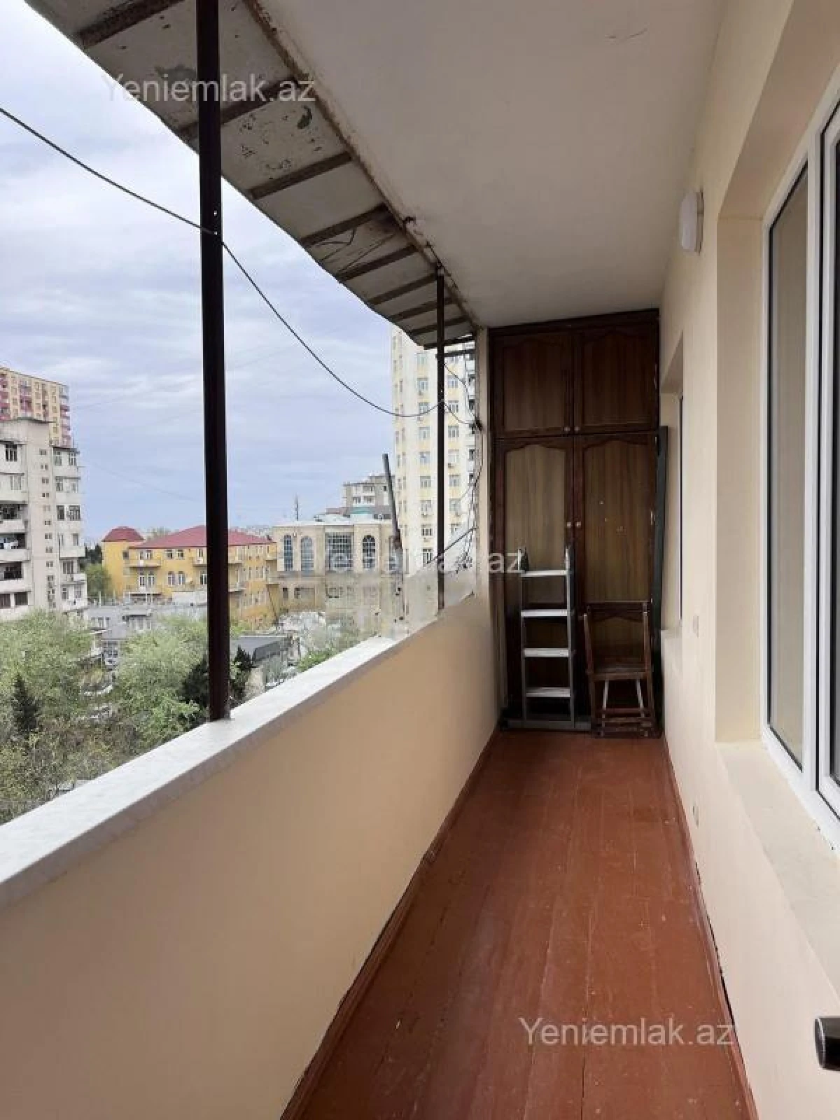 Satılır 4 otaqlı köhnə tikili 100 m²