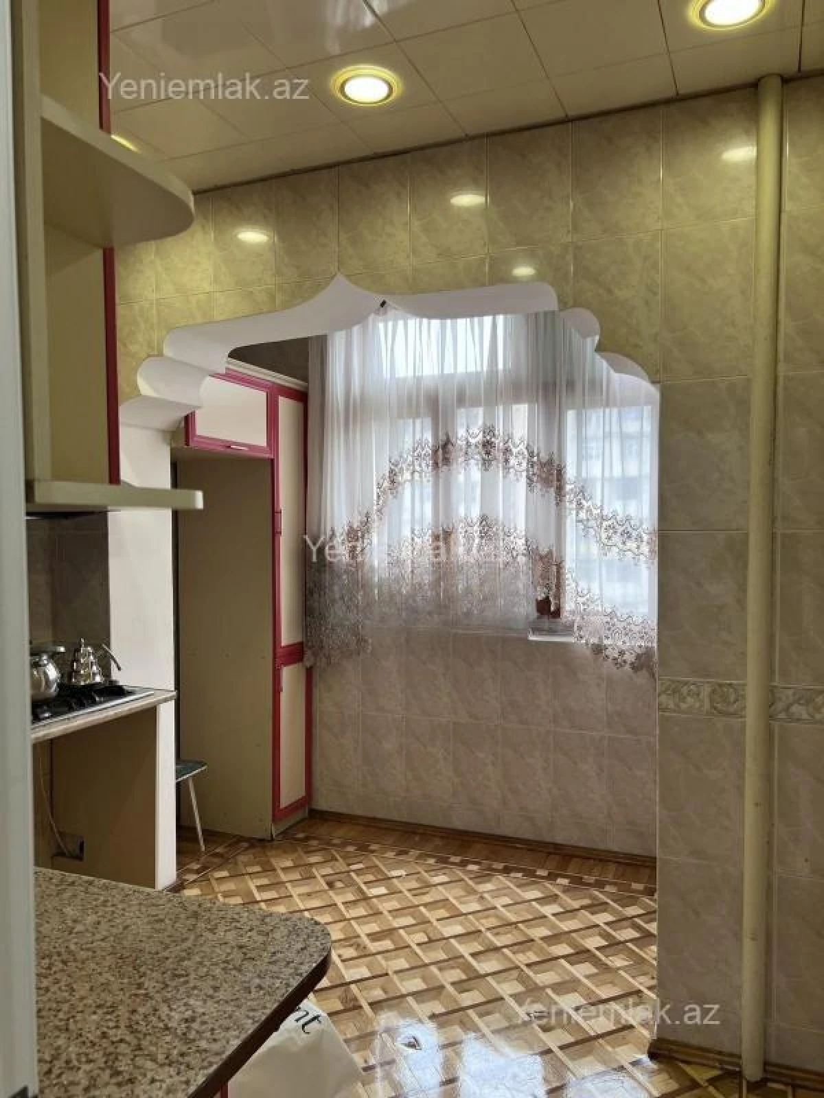 Satılır 4 otaqlı köhnə tikili 100 m²