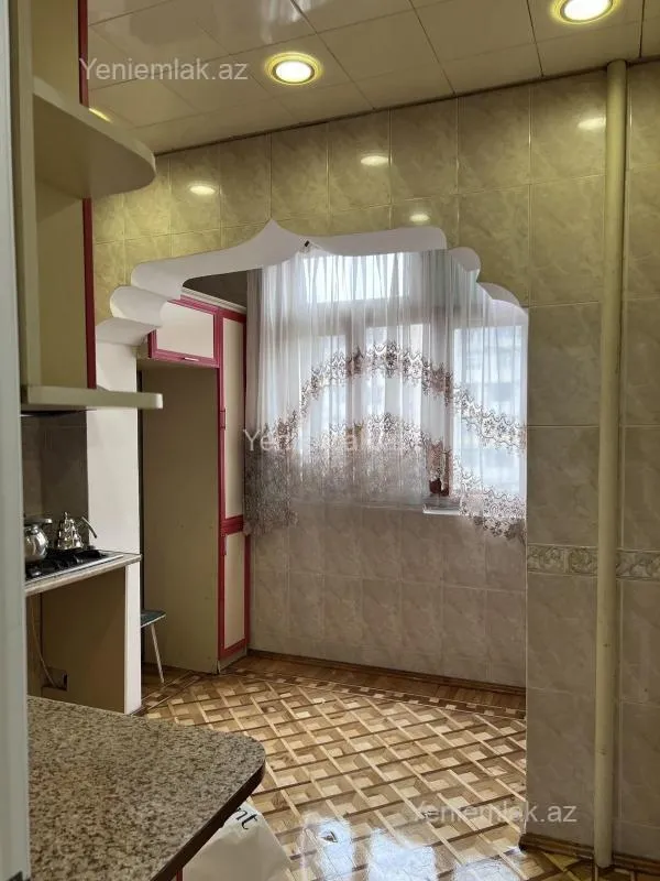 Satılır 4 otaqlı köhnə tikili 100 m²