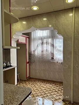 Satılır 4 otaqlı köhnə tikili 100 m²