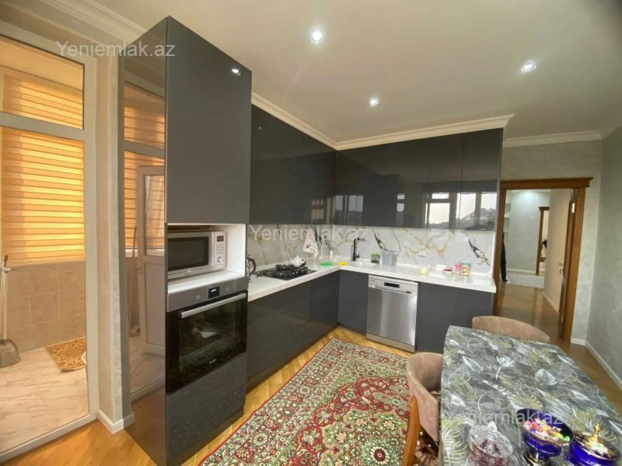 Satılır 3 otaqlı yeni tikili 125 m²